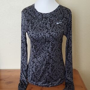 Nike Running  Women's Black and Gray Long Sleeve Top